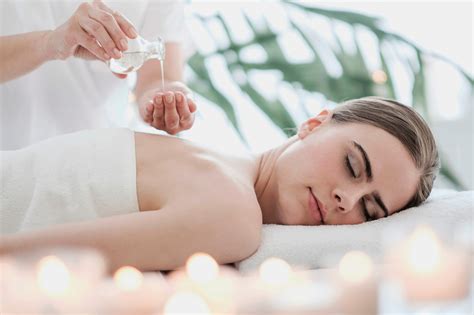 Massage sensuel complet du corps Massage érotique Zwevezele